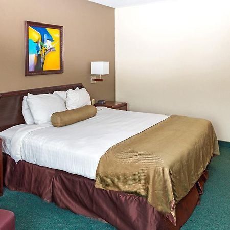 Super 8 By Wyndham Somerset Exterior foto
