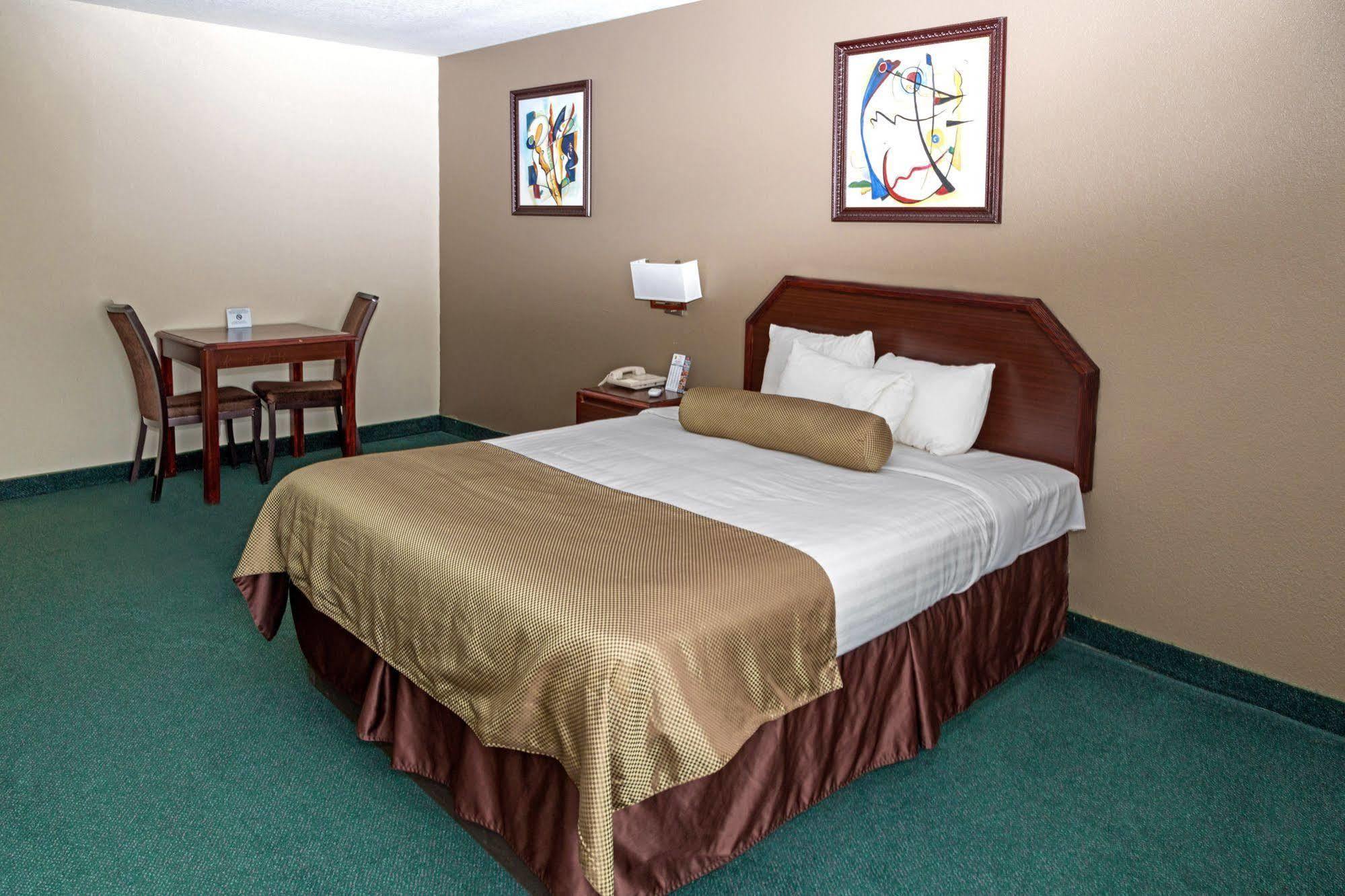 Super 8 By Wyndham Somerset Exterior foto