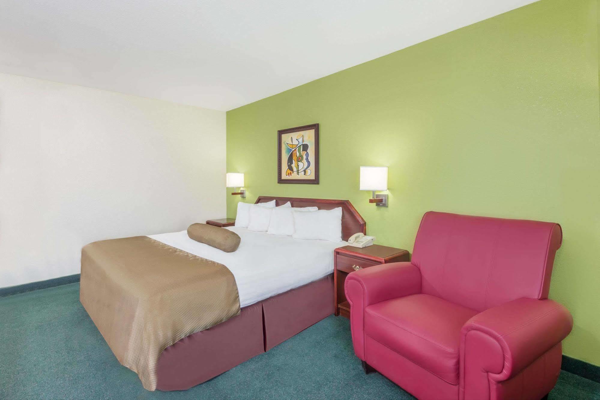 Super 8 By Wyndham Somerset Exterior foto